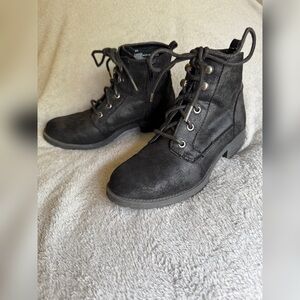 Report Black Combat Boots with Lace-Up Design